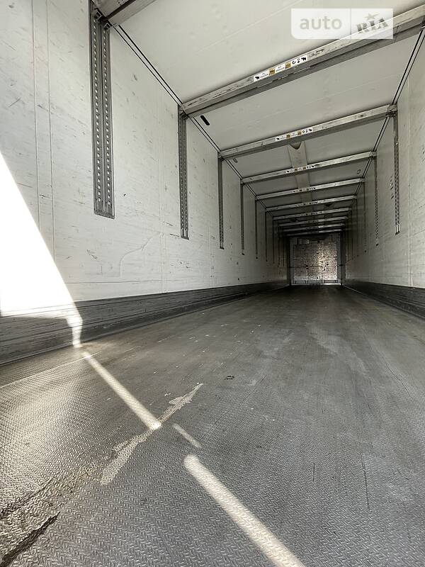 Рефрижератор полуприцеп Schmitz Cargobull SKO 24 2015 в Черновцах