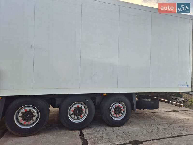 Рефрижератор полуприцеп Schmitz Cargobull SKO 24 2007 в Павлограде
