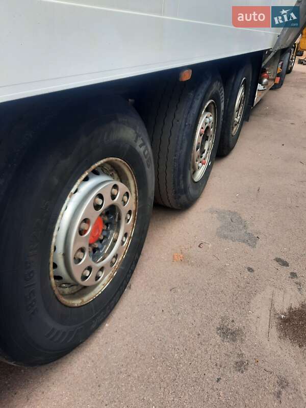 Рефрижератор полуприцеп Schmitz Cargobull SKO 24 2002 в Киеве