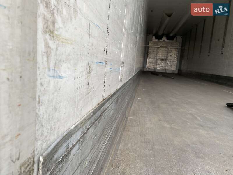 Рефрижератор полуприцеп Schmitz Cargobull SKO 24 2011 в Черновцах