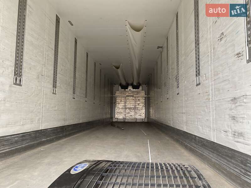 Рефрижератор полуприцеп Schmitz Cargobull SKO 24 2011 в Черновцах
