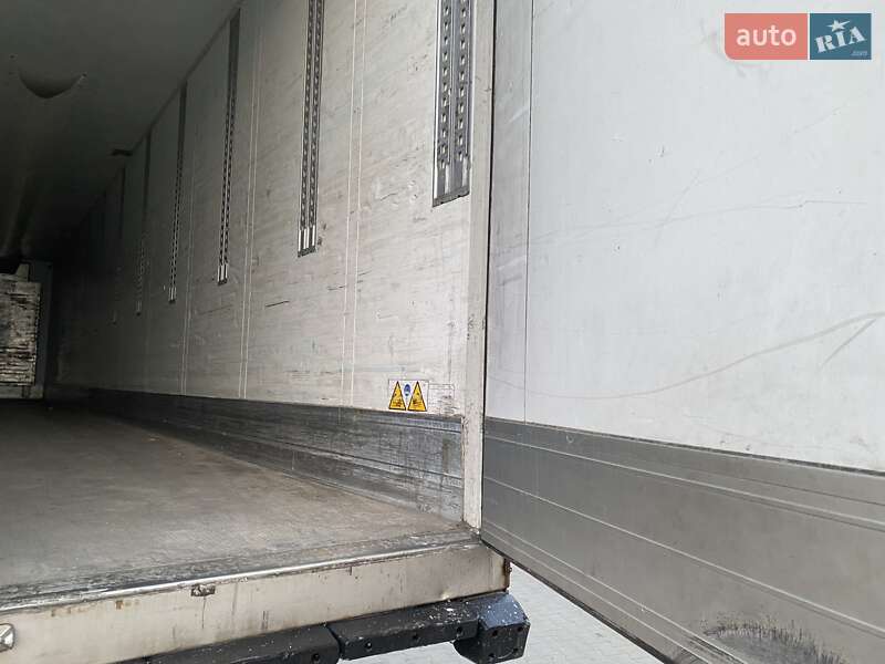 Рефрижератор полуприцеп Schmitz Cargobull SKO 24 2011 в Черновцах