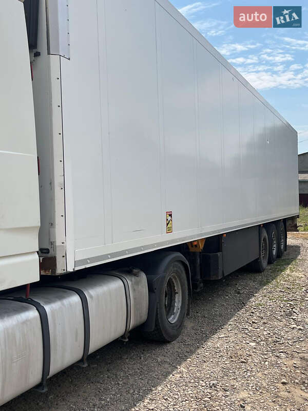 Рефрижератор напівпричіп Schmitz Cargobull SKO 24 2006 в Чернівцях