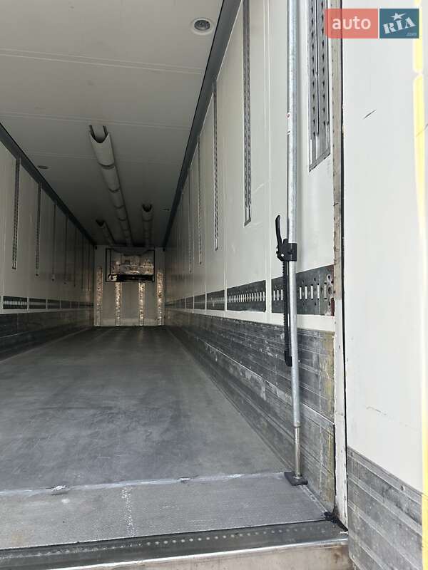 Рефрижератор напівпричіп Schmitz Cargobull SKO 24 2006 в Дніпрі