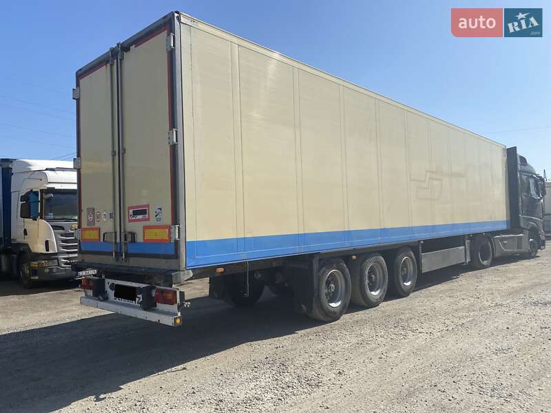 Рефрижератор полуприцеп Schmitz Cargobull SKO 24 2011 в Черновцах