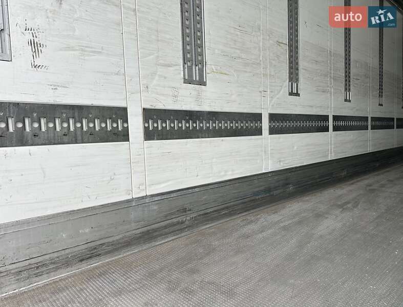 Рефрижератор полуприцеп Schmitz Cargobull SKO 24 2011 в Залещиках