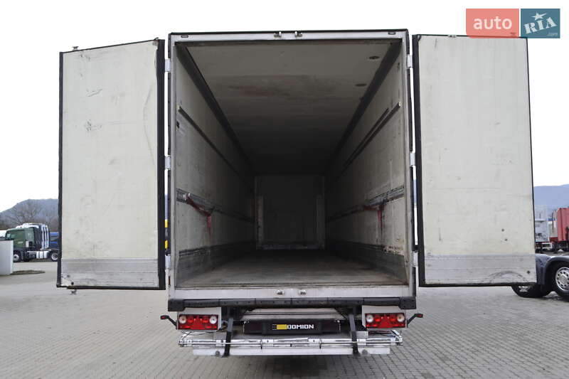 Ізотермічна будка Schmitz Cargobull SKO 24 2003 в Хусті