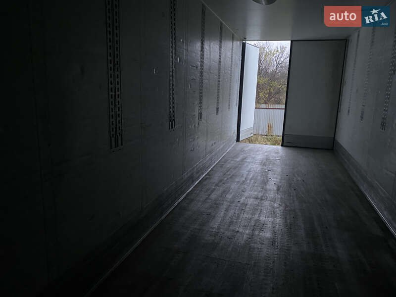 Рефрижератор полуприцеп Schmitz Cargobull SKO 24 2011 в Черновцах