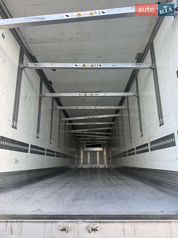 Рефрижератор полуприцеп Schmitz Cargobull SKO 24 2018 в Черновцах