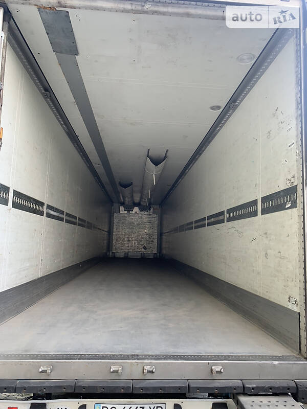 Рефрижератор напівпричіп Schmitz Cargobull SKO 2004 в Львові
