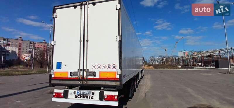 Рефрижератор полуприцеп Schmitz Cargobull SKO 2007 в Чернигове
