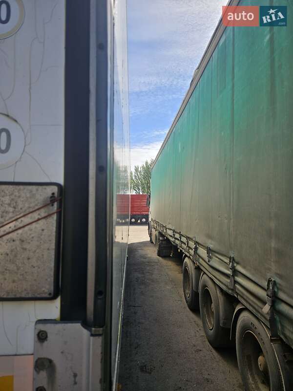 Рефрижератор полуприцеп Schmitz Cargobull SKO 2005 в Харькове