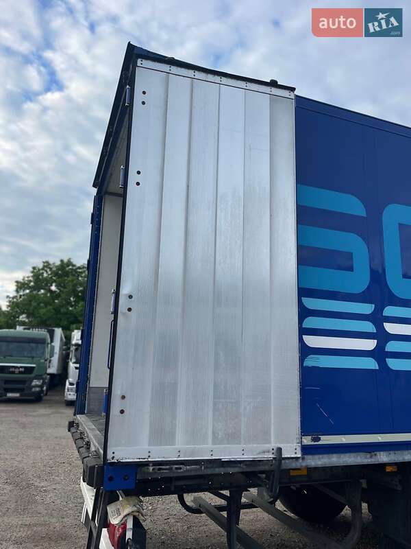 Изотермическая будка Schmitz Cargobull SKO 2015 в Черновцах