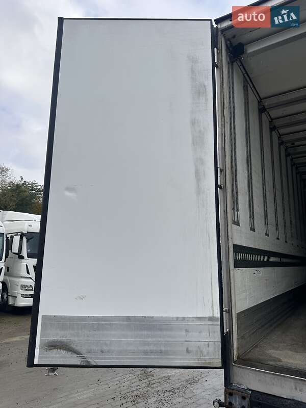 Изотермическая будка Schmitz Cargobull SKO 2013 в Калуше