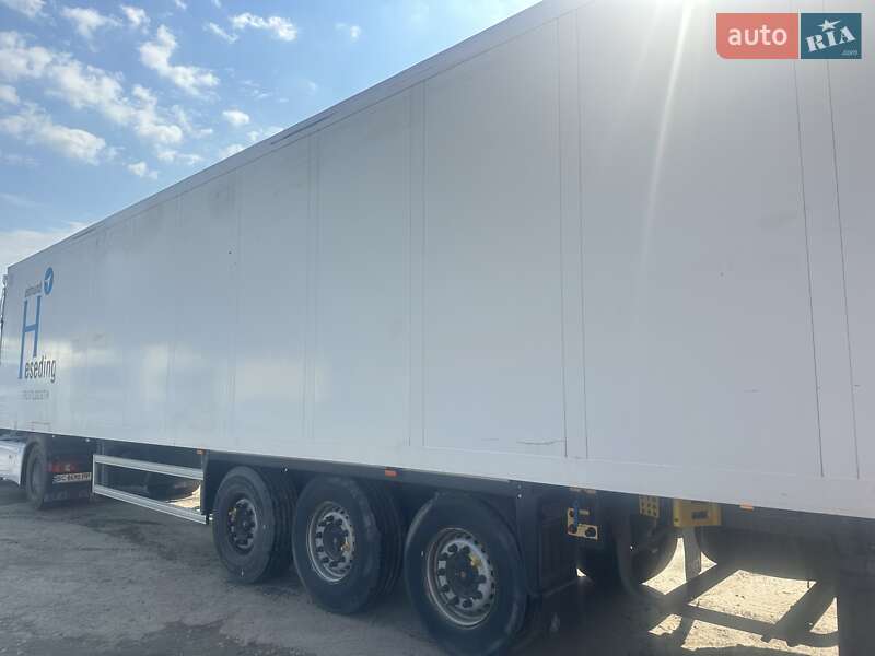 Рефрижератор полуприцеп Schmitz Cargobull SKO 2010 в Львове