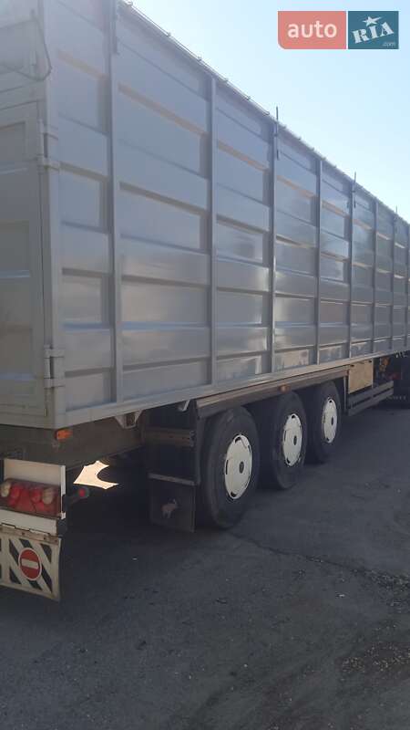 Зерновоз - напівпричіп Schmitz Cargobull SPR 24 2005 в Первомайську