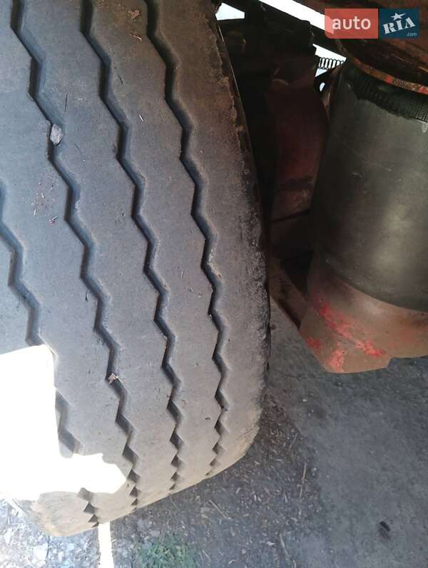 Бортовой полуприцеп Schmitz Cargobull SPR 24 1995 в Варве