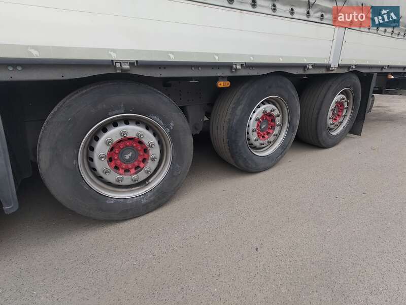Бортовий напівпричіп Schmitz Cargobull SPR 24 2013 в Києві