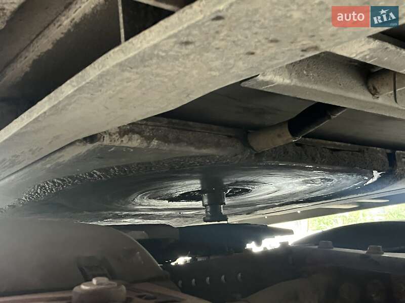 Бортовий напівпричіп Schmitz Cargobull SPR 24 2004 в Львові