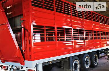 Для перевезення тварин - напівпричіп Schmitz Cargobull SR 2012 в Кременчуці