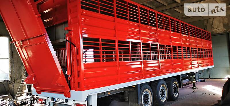 Для перевозки животных - полуприцеп Schmitz Cargobull SR 2012 в Кременчуге