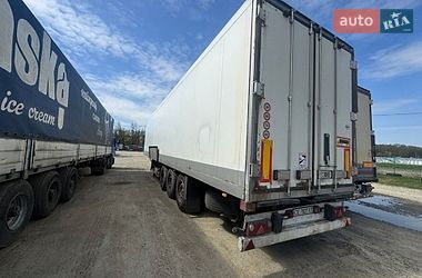 Рефрижератор полуприцеп Schmitz SKO 24 2004 в Черновцах