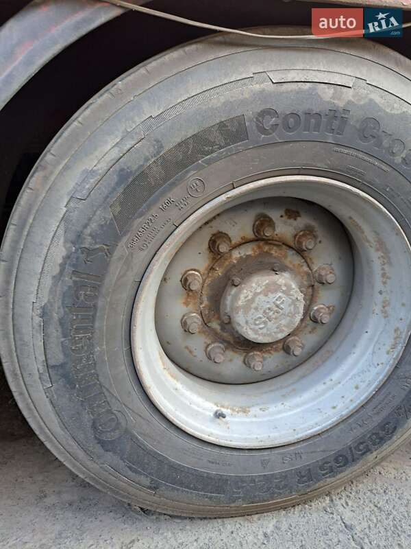 Бортовой полуприцеп Schmitz SPR 24L 1992 в Обухове