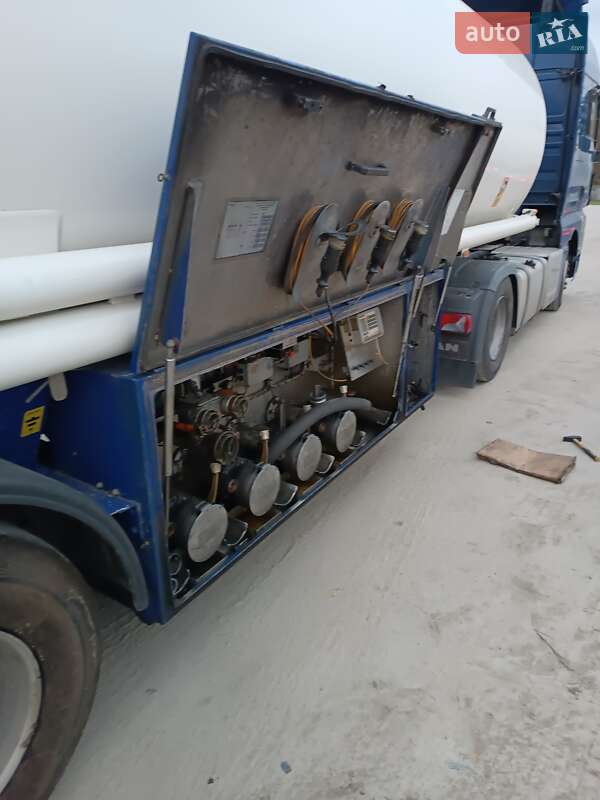 Цистерна напівпричіп Schrader Z-STA 24 2011 в Житомирі