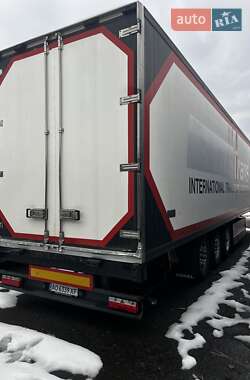 Рефрижератор полуприцеп Schwarzmuller Kos 2002 в Хусте