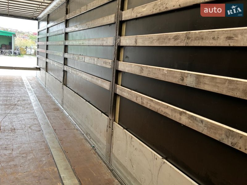 Тентований борт (штора) - напівпричіп Schwarzmuller SAF 2017 в Іршаві