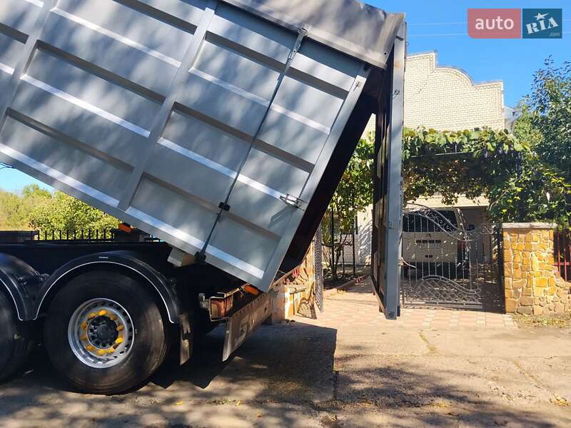 Самосвал полуприцеп Schwarzmuller SN24 2003 в Бершади