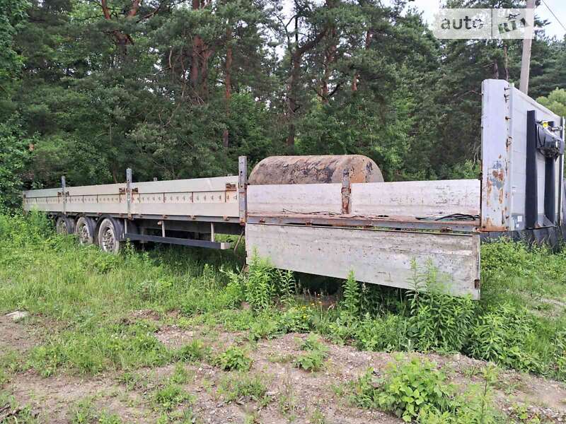 Бортовий напівпричіп Schwarzmuller SPA-3E 2007 в Новояворівську