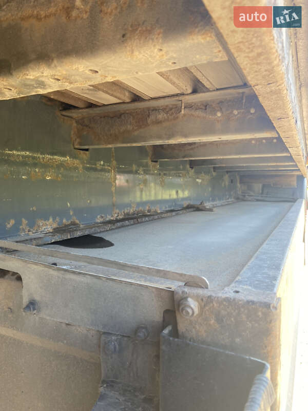 Тентований борт (штора) - напівпричіп Schwarzmuller SPA-3E 2007 в Бурштині