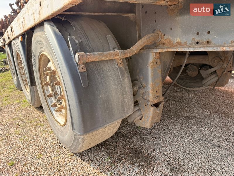 Платформа Schwarzmuller SPA-3E 2004 в Умани