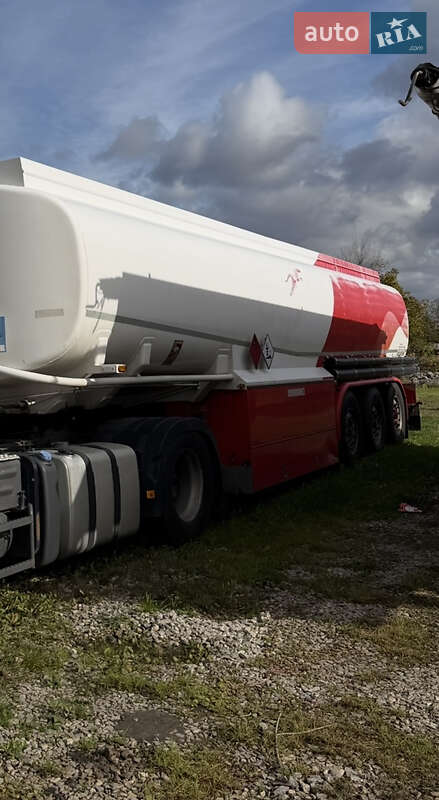 Цистерна полуприцеп Schwarzmuller TS 2006 в Долине