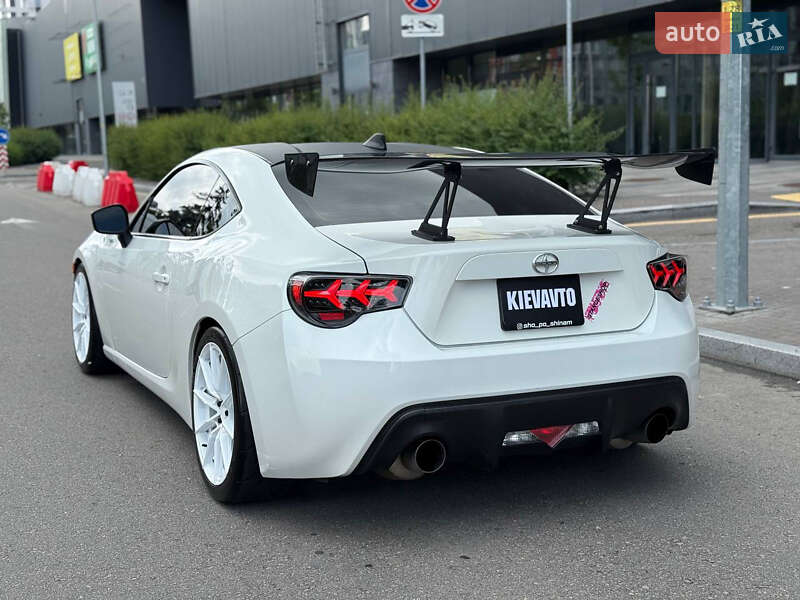 Купе Scion FR-S 2015 в Киеве