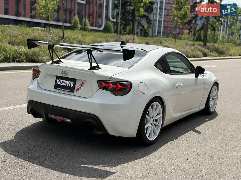 Купе Scion FR-S 2015 в Киеве