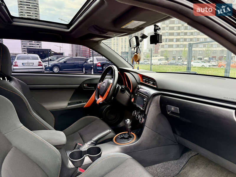 Купе Scion tC 2014 в Киеве