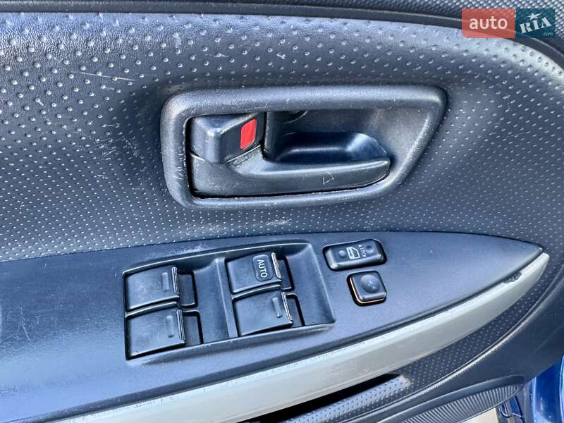 Хэтчбек Scion xA 2004 в Киеве