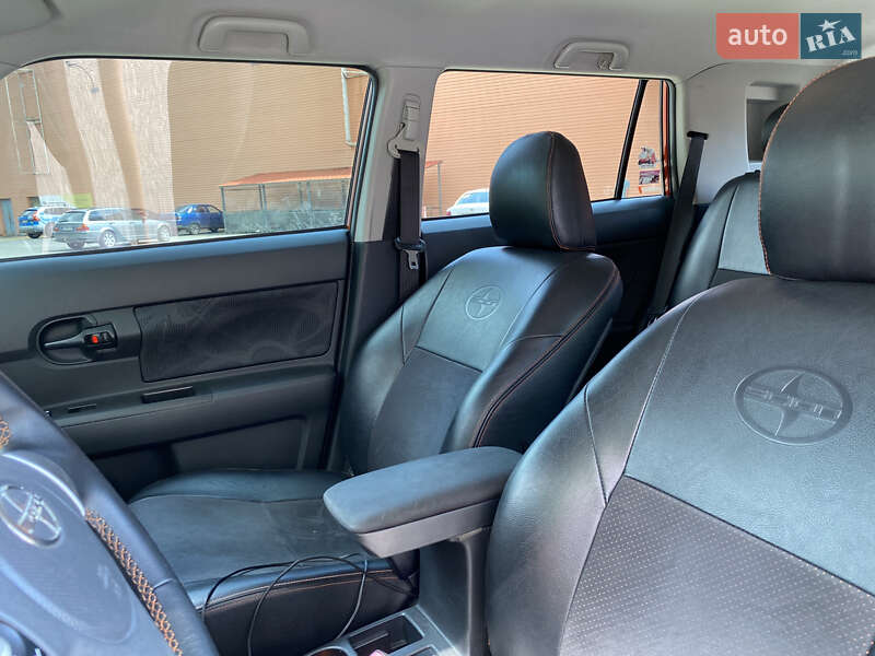 Хэтчбек Scion xB 2011 в Киеве