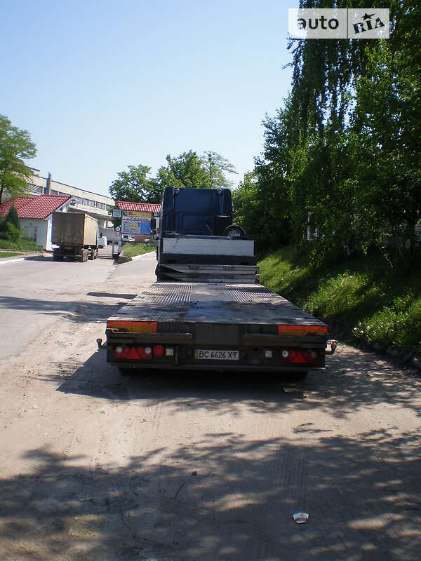 Низкорамна платформа SDC Trailers Ltd 2002 в Львові