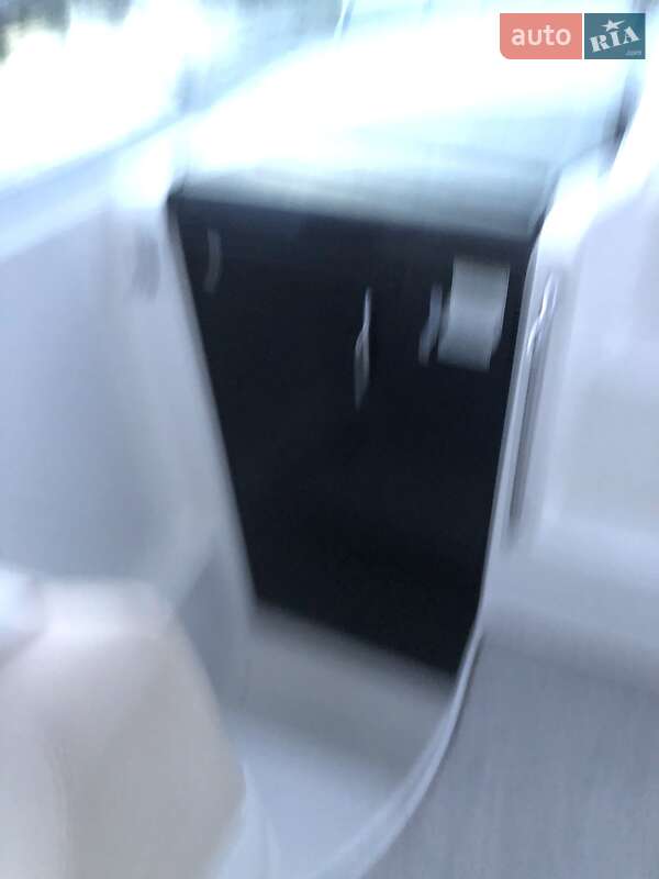 Моторная яхта Sea Ray 310 Sundancer 2012 в Киеве фото 12 Моторная яхта Sea Ray 310 Sundancer 2012 в Киеве