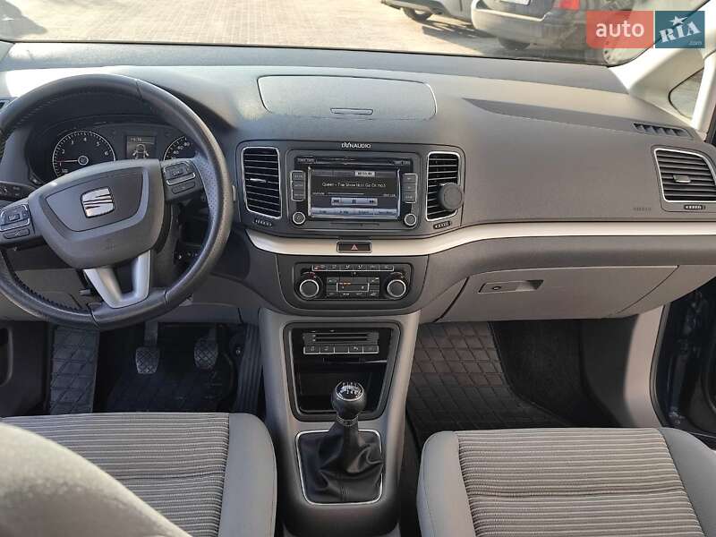 Минивэн SEAT Alhambra 2010 в Киеве