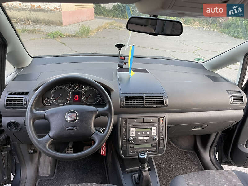Минивэн SEAT Alhambra 2008 в Новоархангельске