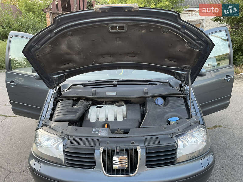 Минивэн SEAT Alhambra 2008 в Новоархангельске