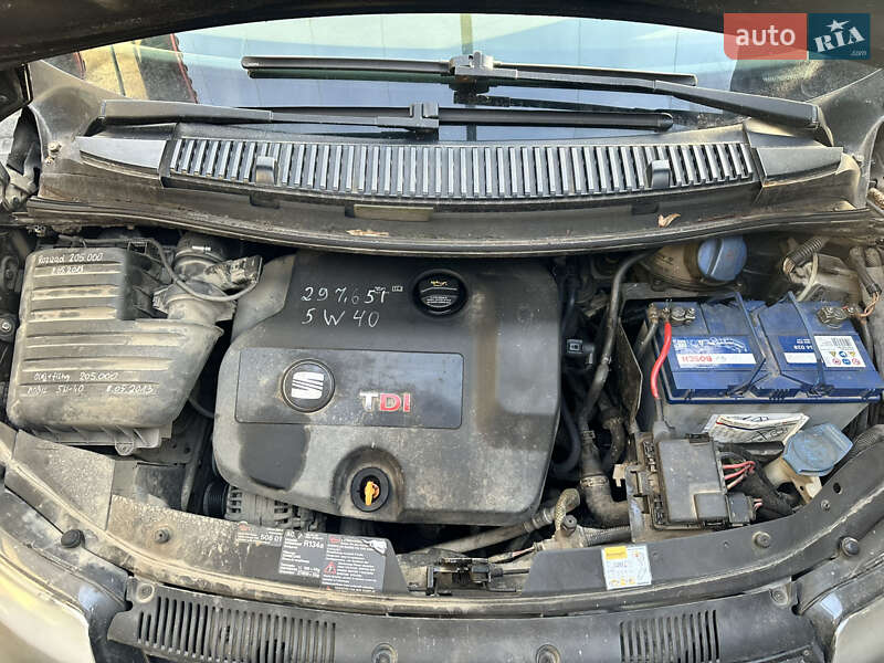 Минивэн SEAT Alhambra 2001 в Тересве