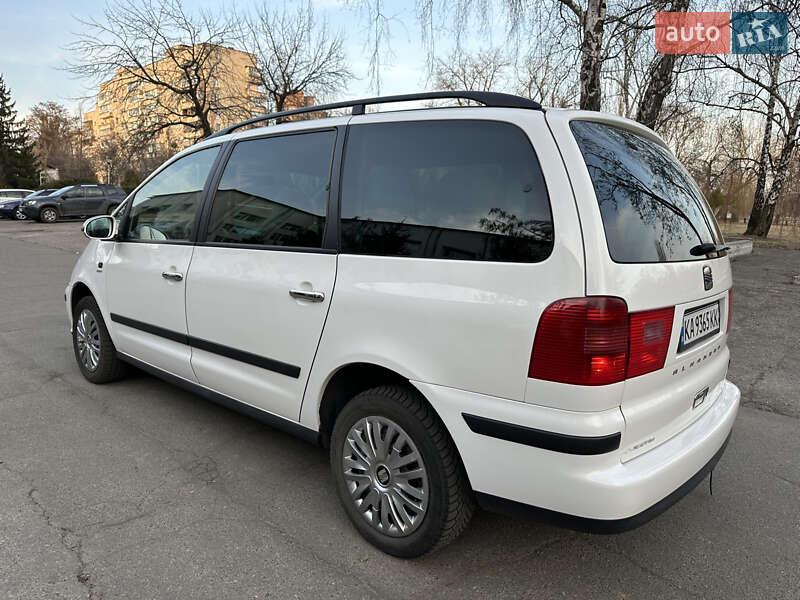Минивэн SEAT Alhambra 2009 в Киеве