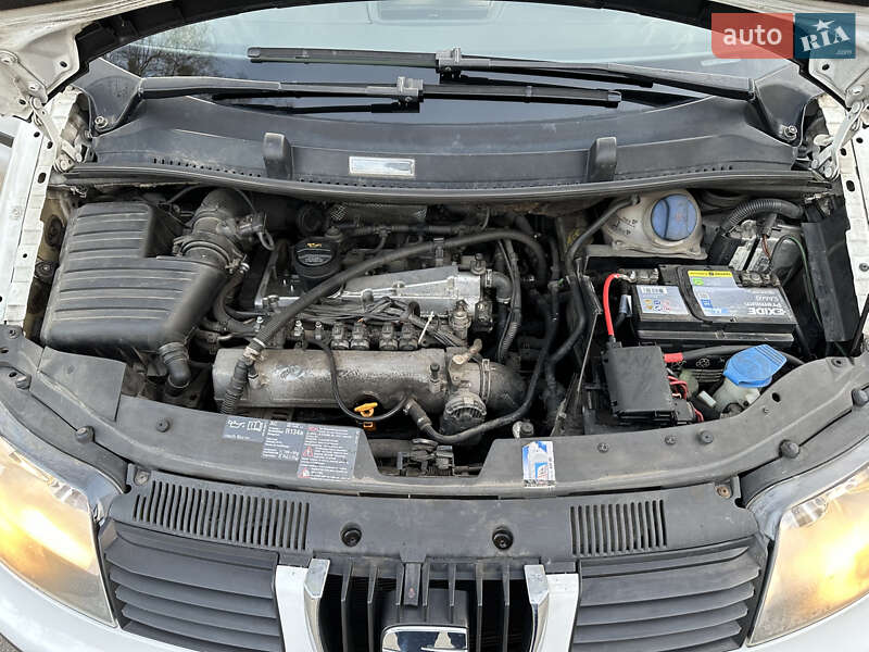 Минивэн SEAT Alhambra 2009 в Киеве