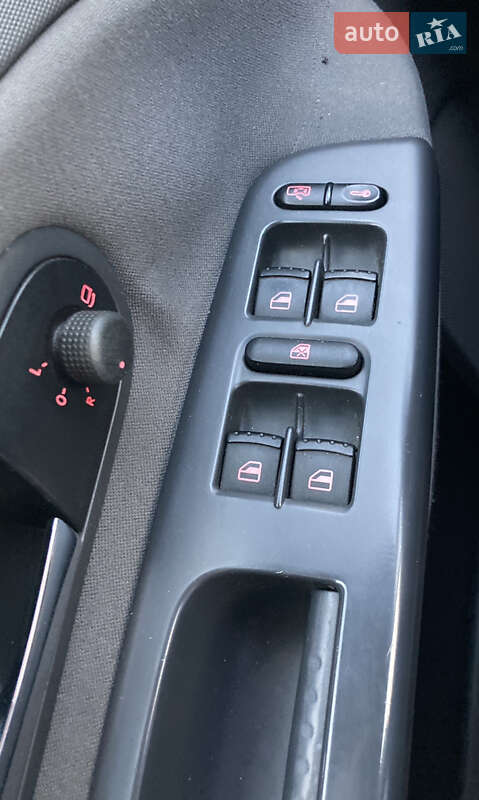 Минивэн SEAT Alhambra 2009 в Киеве