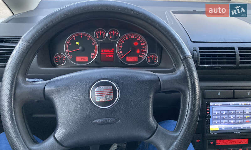 Минивэн SEAT Alhambra 2009 в Киеве
